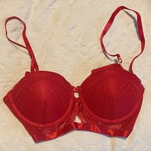 🦋2/$22 NWT Red lace underwire convertible bra